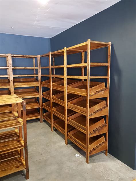 Angled Shelves Makrak