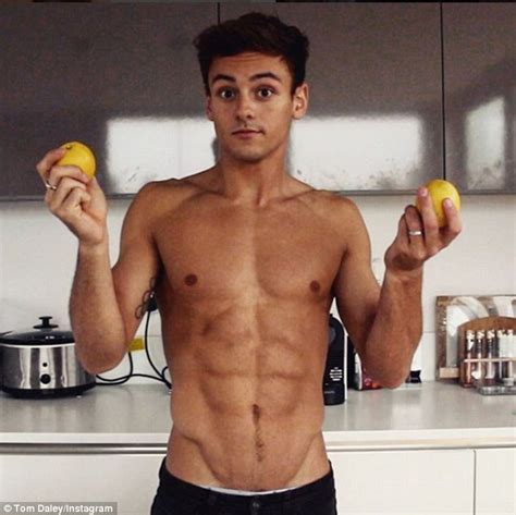 Tom Daley Shows Off His Muscular Physique In Shirtless Instagram Photo Sexiezpicz Web Porn