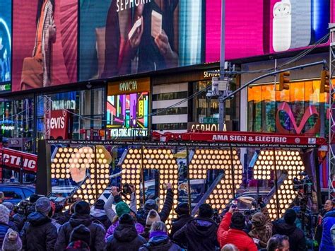 How To Watch The Ball Drop In Times Square This New Years Eve New York City Ny Patch