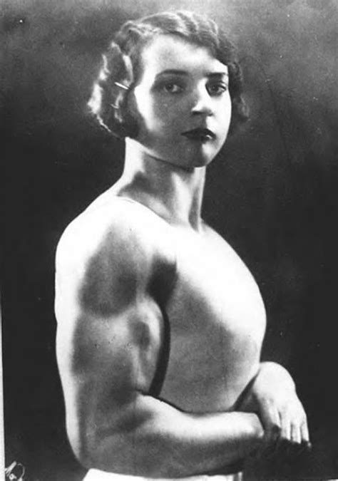 Fantastic Vintage Photos Of Beautiful Muscular Women In The Early 1900s