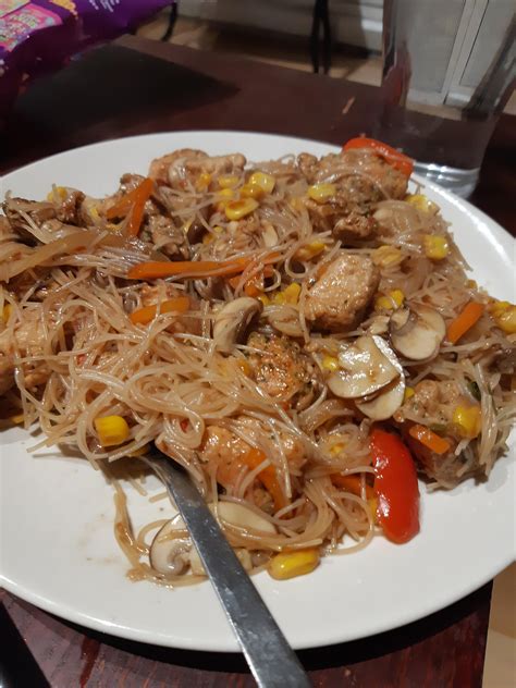 Rice Noodle Chicken Teriyaki Chow Mein 349 Calories 🙌 R1200isplenty