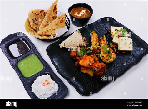 Tandoori Chicken Wrap Hi Res Stock Photography And Images Alamy