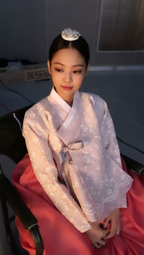 Black pink look gorgeous in 'elle korea' pictorial. BLACKPINK Jennie Instagram and Insta Story Update, April 1 ...