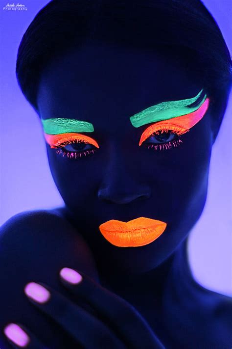 Glowing Neon Face Photography : GLOWING COLORS