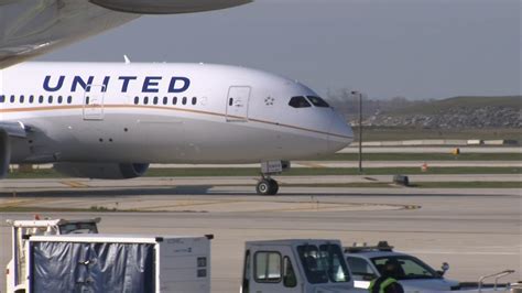 United Airlines Plans To Furlough 16000 Workers Fewer Than Expected Abc7 Los Angeles