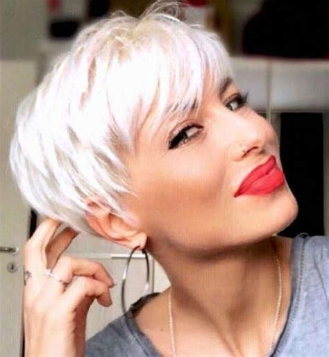 30 Fashionable Short Haircut And Platinum Hair Color Ideas For Women