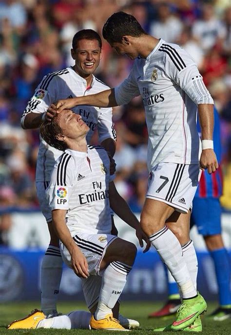 Chicharito Modrić And Ronaldo Bestowing His Blessing Upon Modrić