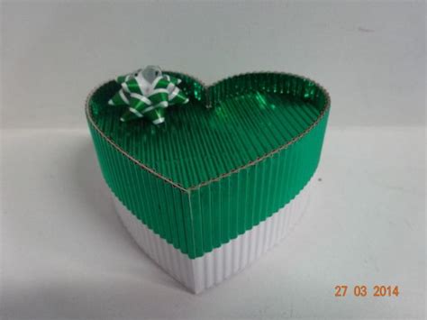 Caja En Cartón Corrugado Metalizado En Forma De Corazón