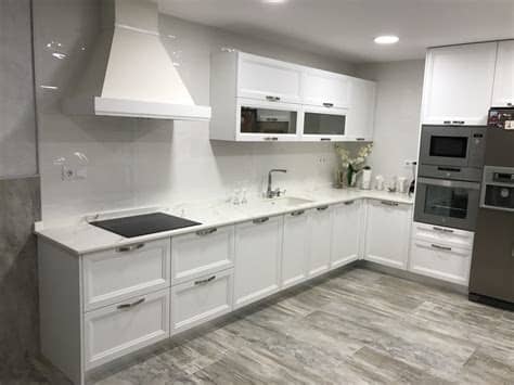 ¿qué se debe hacer antes de instalar una encimera. Cocina textura madera blanca y encimera dekton - MyC ...