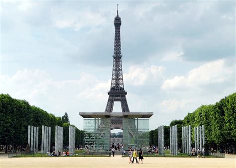 Parc Du Champ De Mars And Eiffel Tower Paris Parc Du Champ Flickr