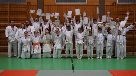 21 Judoka bestehen Gürtelprüfung TSV Aichach