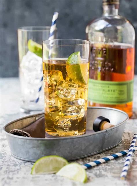 15 Easy Whiskey Mixed Drinks Everyone Needs To Try