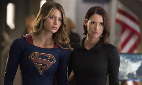 Supergirl Chyler Leigh Talks Sanvers Cut Scenes New Season Poster Pursue News