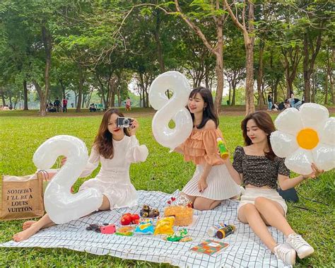 8 tư thế tạo dáng chụp ảnh picnic cực đẹp các bạn nên lưu ngay lại