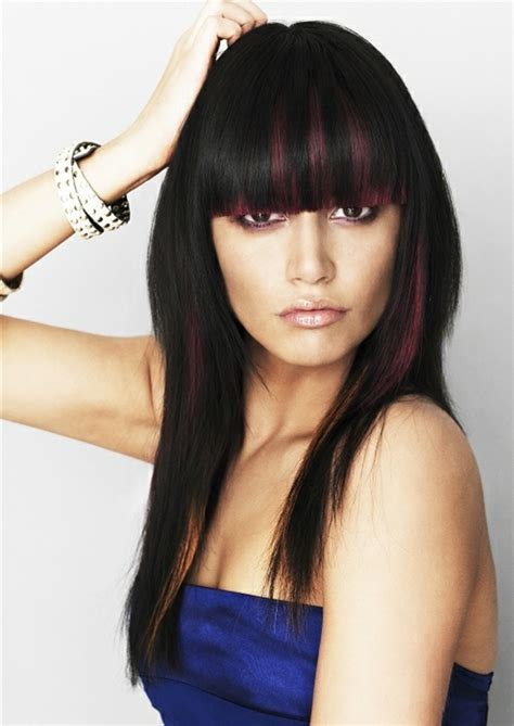 So trugen etwa die models des designer duos victor & rolf frisuren mit glattem ansatz und gekreppten längen. 40 einfache Frisuren für lange Haare! - Archzine.net