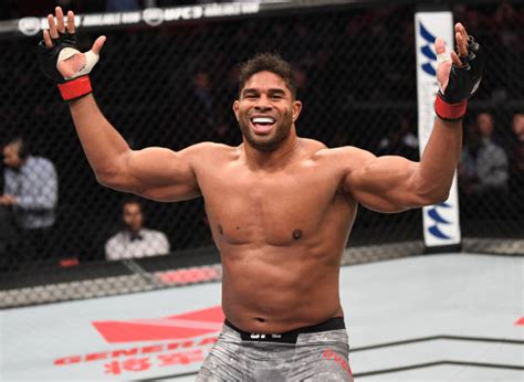Alistair overeem and francis ngannou faced off at ufc 218 media day ahead of their heavyweight alistair overeem discusses his return to action after suffering a knockout loss to francis ngannou. Overeem pede luta com Derrick Lewis ou revanche contra ...