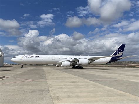 Lufthansa Renunta Temporar La Flota De Avioane Airbus A340 600