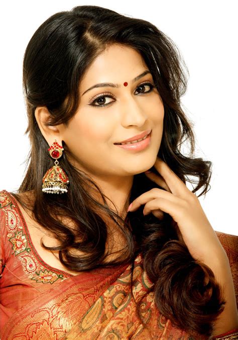 Cute Photos Actress Vijayalakshmi Agathiyan Picturesphotos