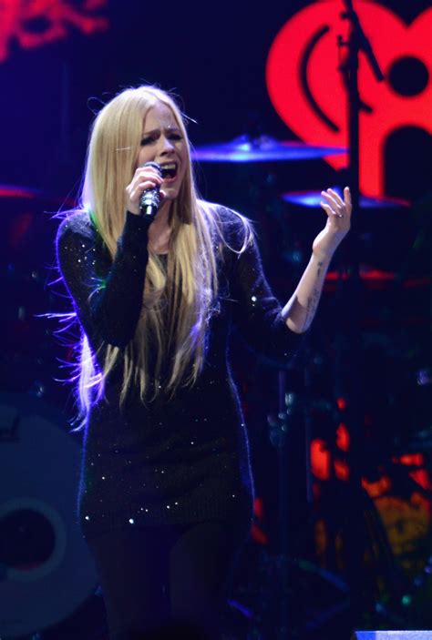 Avril Lavigne 13 Sawfirst