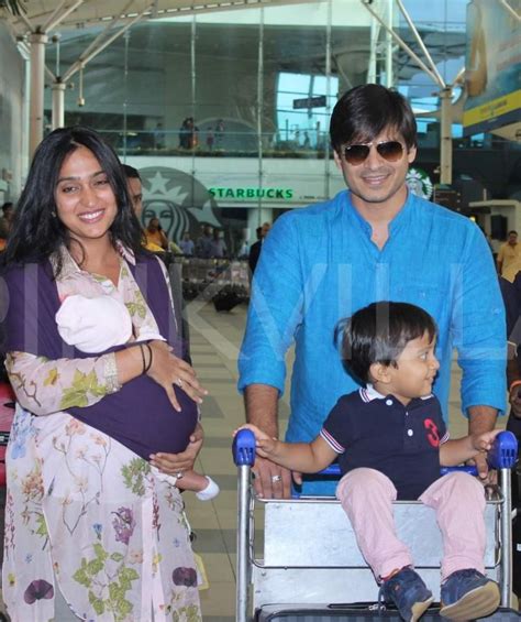 We are very sorry to inform that our comedian vivek's son prasanna kumar passed away today due to brain fever on 29th october at srm institutes for medical science. Vivek Oberoi snapped with wife and his kids! | Vivek ...