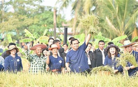 หลังจากที่ประเทศไทย ได้นายกรัฐมนตรีคนที่ 29 พล.อ.ประยุทธ์ จันทร์โอชา ผู้. พลอยลูก ประยุทธ์จันทร์โอชา / จำกันได้มั้ย? พลอย เพลิน ...