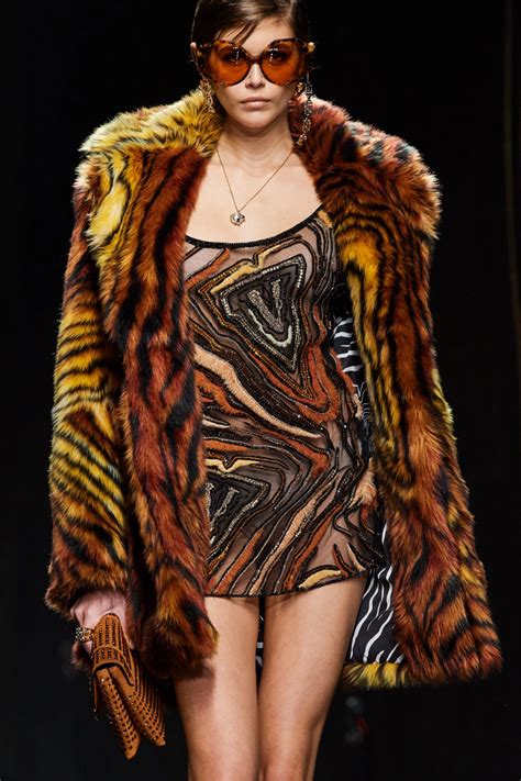 Versace Fall 2020 Ready To Wear Collection Vogue Vogue Paris