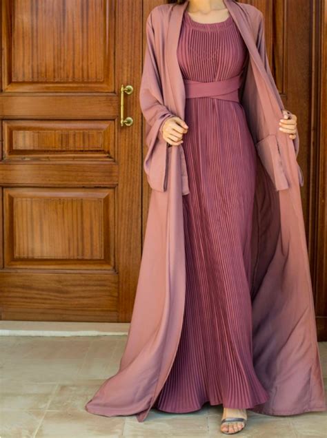 Inaya Abaya Set Très Chic Set Featuring A Flowy Pink Abaya With Pleated Inner Dress Adorned With