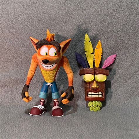 Neca Crash Bandicoot Deluxe With Aku Aku Hobbies And Toys Toys And Games