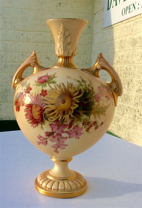 Antiques Atlas - Large Antique Royal Worcester Blush Ivory Vase.