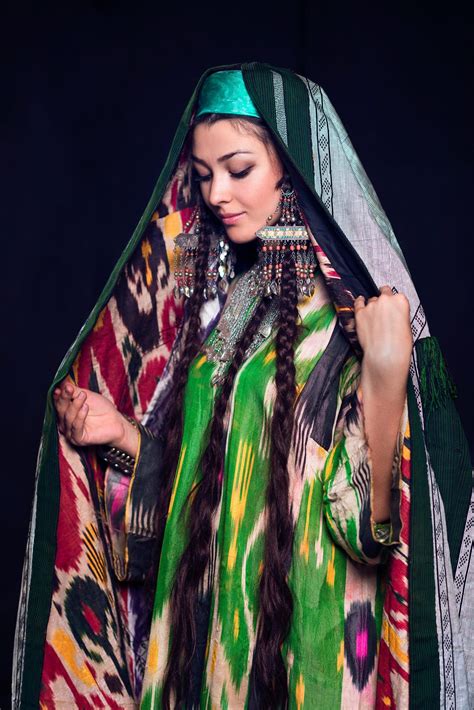 Tajik traditional dress | Traditional outfits, Fashion photography, Traditional dresses