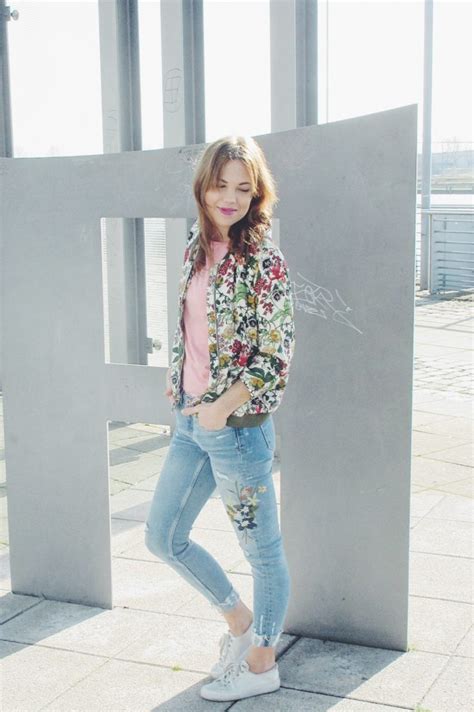 Fashion Challenge Denim Trend The Floral Embroidered Jeans Flower