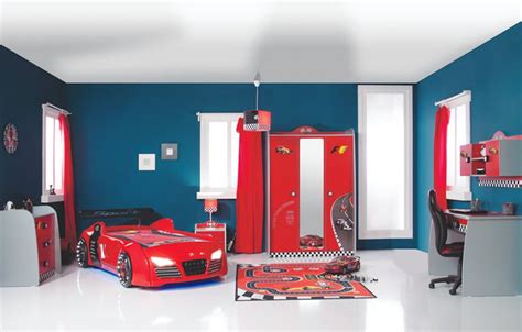 Une sélection de tables de nuits de qualité pour garçon et fille. Table de chevet enfant rouge voiture course 2 tiroirs