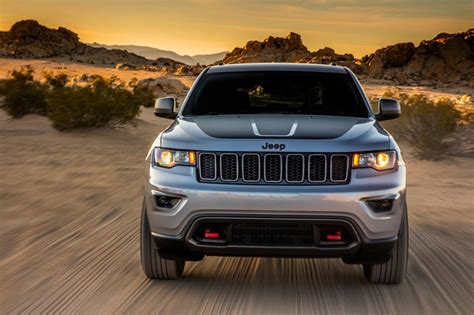2017 Jeep Grand Cherokee Trailhawk Leaks Out Early Performancedrive