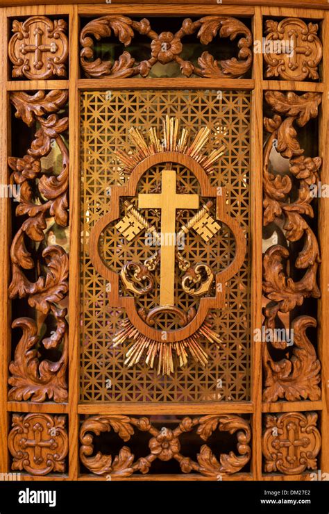 Confesionario Detalle Ornamental En El Santuario Nacional De La Divina