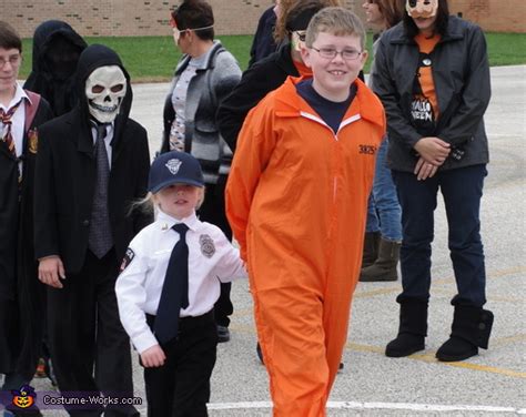 Cop And Convict Costume Last Minute Costume Ideas Photo 23
