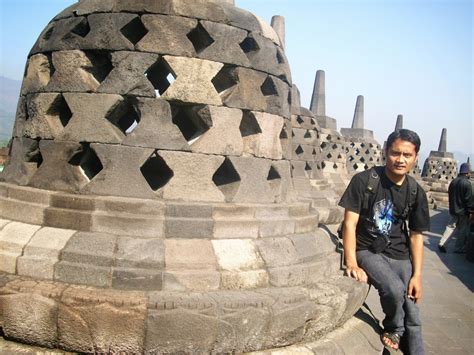 Mukadimah jamparing asih desember 2015. Basa Cicirén Bangsa: Wangunan Adat Sunda Buhun