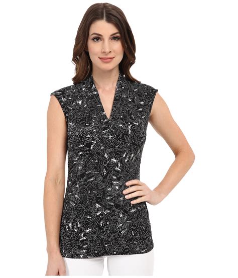 Vince Camuto Sleeveless Speckle Graphic Pleat V Neck Top In Black Rich