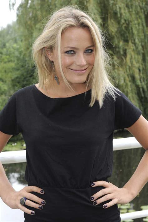 tess milne celebs celebrities going dutch v neck tops women fashion moda