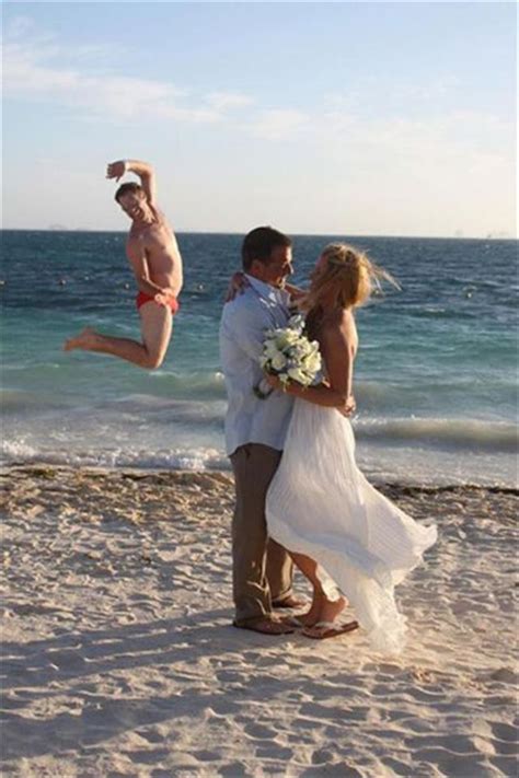 The Best Of Wedding Photobombs 16 Pics