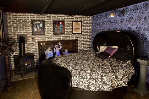 Hicksville Pines Availability And Reservations Room Themes Haunted