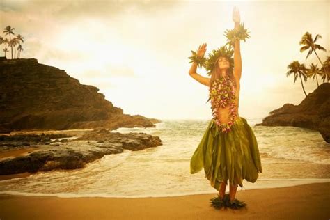 Traditional Hawaiian Costume LoveToKnow Hawaiian Art Island Art