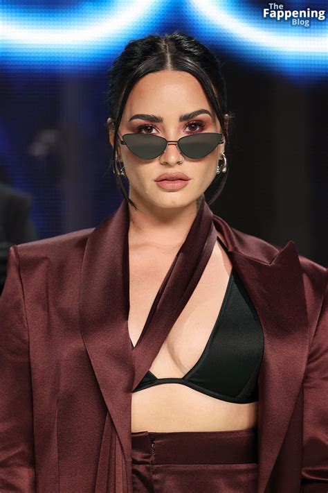 Demi Lovato Displays Her Sexy Tits At The Boss Fashion Show 12 Photos