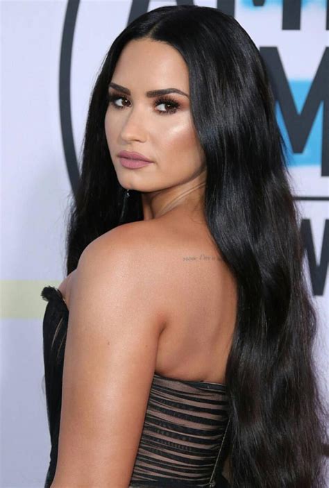 Pinterest Deborahpraha ♥️ Demi Lovato Highlighted Makeup Look