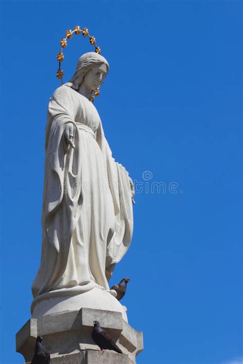 Estatua De La Virgen Maria Imagen De Archivo Imagen De Sagrado 59174723