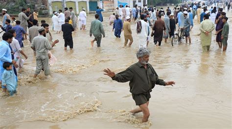 Pakistan Floods Force Tens Of Thousands From Homes Overnight Trendradars