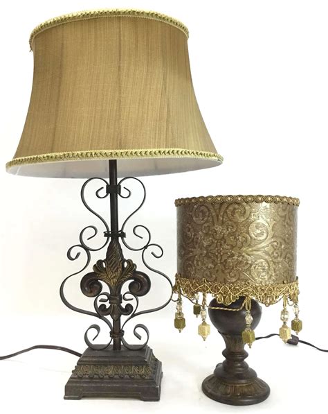 Lot 2 Traditional Style Table Lamps