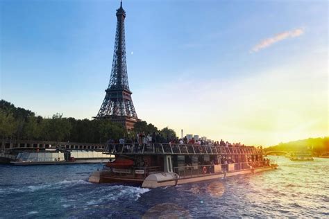 Paseo en barco por el río Sena París