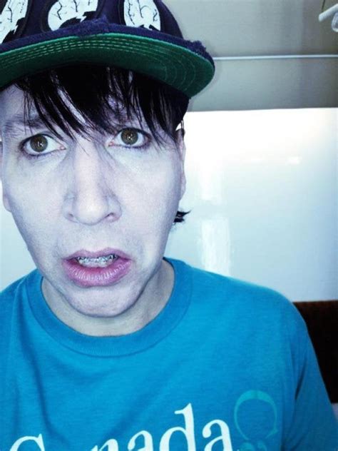 Although pictures of manson without makeup are out there (you don't have to look too hard), it's rare to see him sans foundation and eyeliner unless he's working on a project that requires so when people say, 'marilyn manson wears pancake makeup,' technically that was true, though only back in the day. A recent picture of Marilyn Manson without make up. : pics