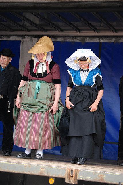 De 20 Beste Afbeeldingen Van Nederlandse Klederdracht Klederdracht Nederland Folklore