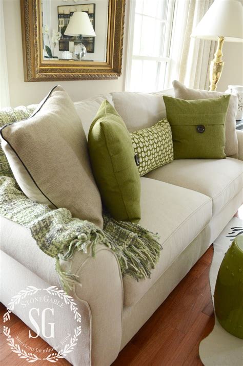 5 No Fail Tips For Arranging Pillows Cushions On Sofa Living Room